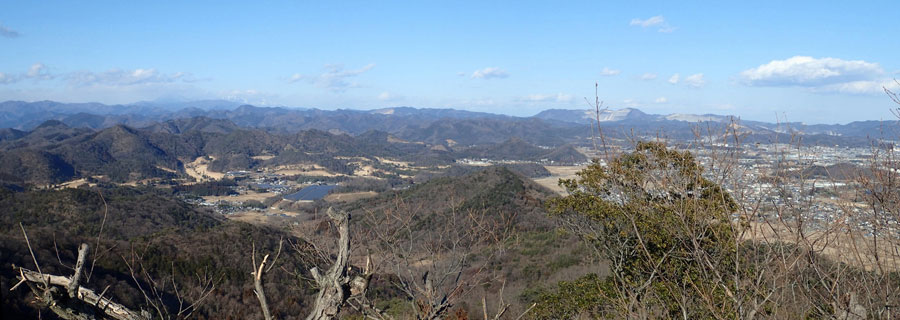 大坊山から大小山・妙義山から眺める田沼方面の展望　OnMousで山名を表示