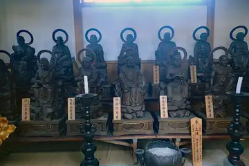 半僧坊の十六羅漢像