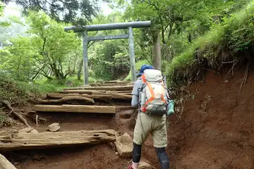 大山の銅鳥居