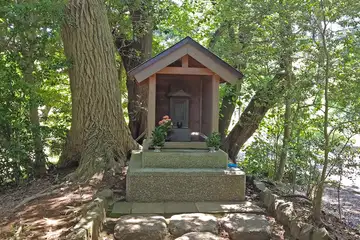 弁天社の石祠