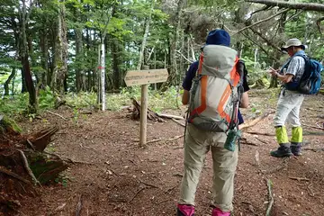 櫛形山の山頂