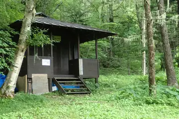 アヤメ平の避難小屋