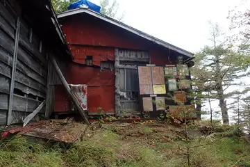 大沢のお助け小屋