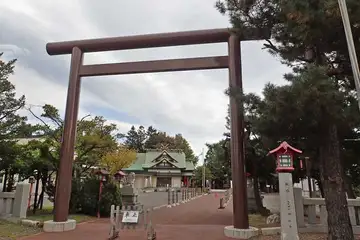 発寒神社の駐車場わきに鳥居