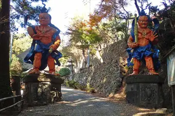 子の権現の仁王像