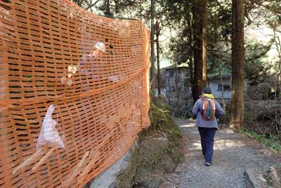 高尾山・６号路は工事中で通行止め