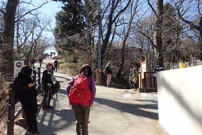高尾山・１号路を合わせ山頂へ