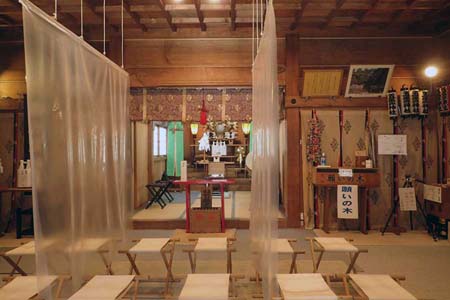 横浜市戸塚区・五霊神社の拝殿