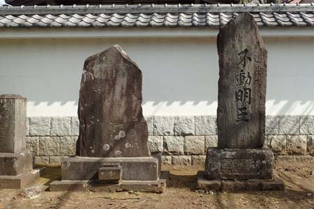 横浜市戸塚区・宝寿院の石碑