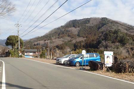 要害山からコヤシロ山・尾続フラワーガーデンの駐車場