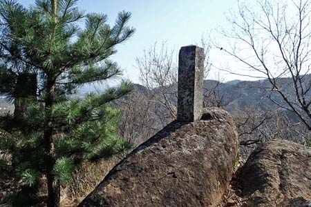 弁天御髪尾根から鐘ヶ嶽・覗き岩