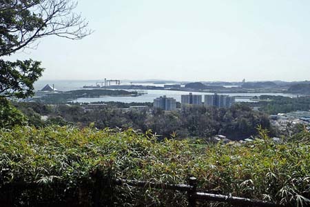 称名寺から鎌倉アルプス・山頂から眺める金沢の海