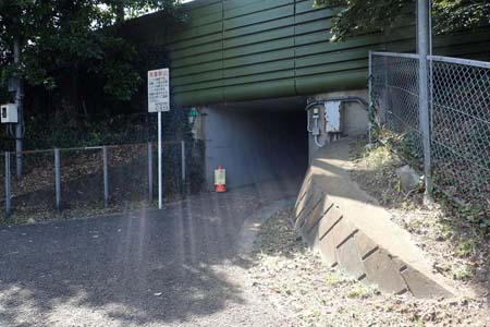 称名寺から鎌倉アルプス・横横道の下をくぐって