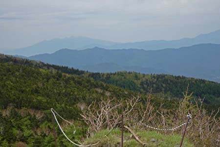 まぼろしの滝と小富士・展望の先は八ヶ岳