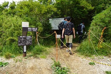 金時山・金時山と明神ヶ岳への案内板