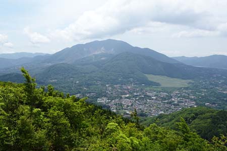 金時山・振り返る大湧谷と箱根山