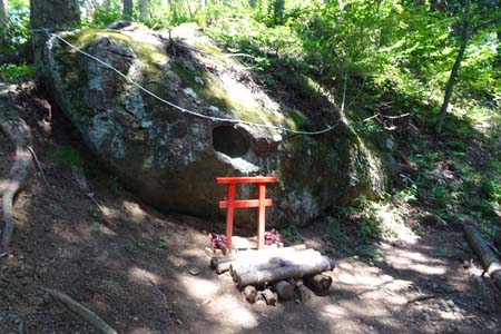 霜山から天上山・たどり着いたごんごん石