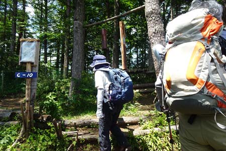 霜山から天上山・ベンチが置かれた御殿