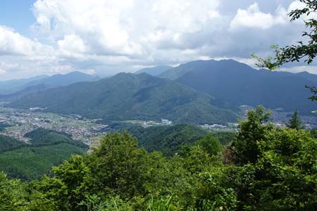 霜山から天上山・視界の先は倉見山や杓子山