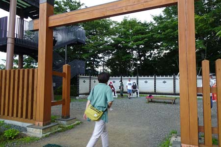 霜山から天上山・観光客も登って来る展望台