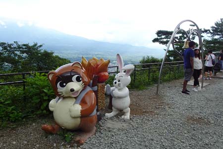 霜山から天上山・絵本から飛び出したようなの狸とうさぎ