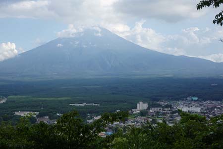 霜山から天上山・アジサイ園地からは大きな富士山