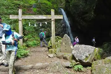 綾広の滝