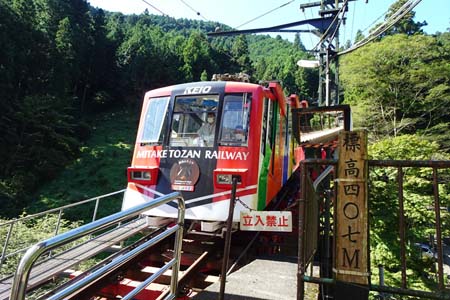 大岳山・ケーブルカーの滝本駅