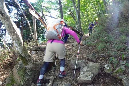 大岳山・小さな岩場が始まります