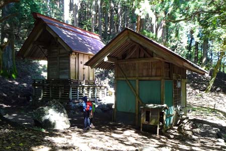 大岳山・大岳山神社から山頂へ