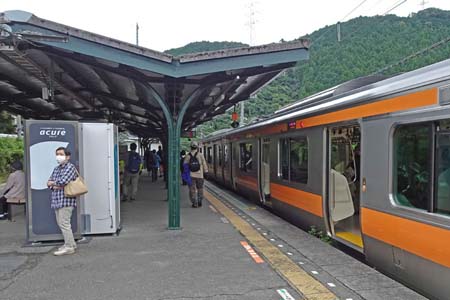 日の出山から金毘羅尾根・御嶽駅にはたくさんのハイカー