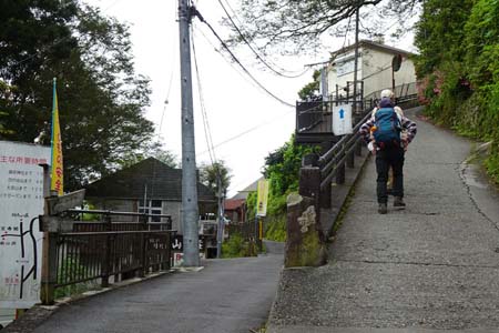 日の出山から金毘羅尾根・神代欅の下から日の出山の道へ