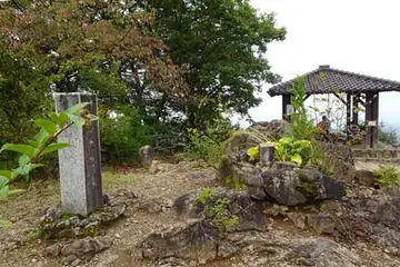 日の出山の山頂