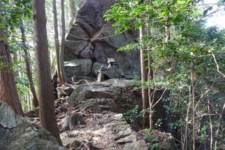 日の出山から金毘羅尾根・琴平神社の石祠