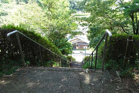 長沼公園から平山城跡公園・急な石段を下り平山口へ
