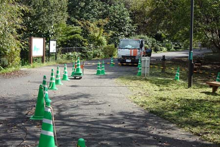 小山内裏公園から長沼公園・公園では除草作業