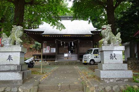 多摩市・関戸熊野神社の拝殿