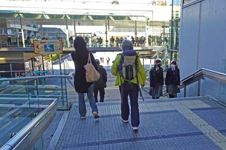 小田急多摩センター駅から永山駅・永山駅前にグレイナード永山