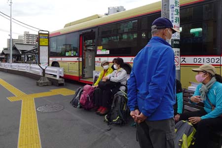 小仏城山から高尾山・高尾駅北口のバス停