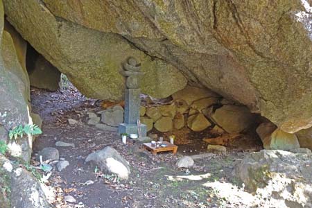 筑波山・護摩壇には祭壇が祀られています
