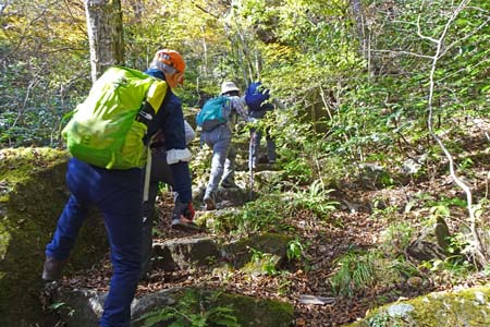 筑波山・石の階段を登って行きます