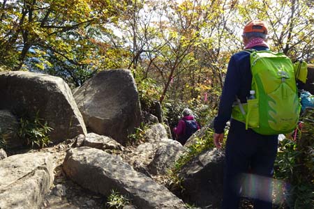 筑波山・国割石の先は渋滞
