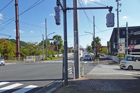 秋川丘陵・旧五日市街道の交差点