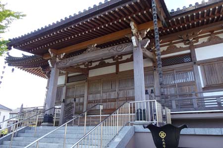 あきる野市・正光寺の本堂