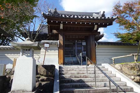 あきる野市・正光寺の山門