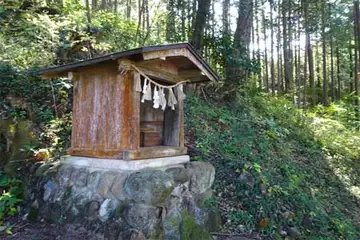 高尾神社の軍荼利明王社