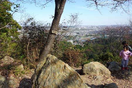 秋川丘陵・山頂からは秋川周辺の展望