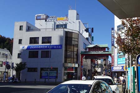 日野市・高幡不動の駅前に商店街