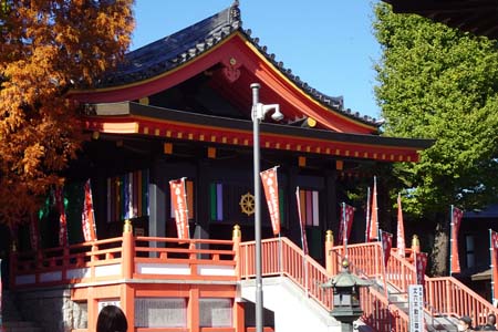 日野市・高幡不動の奥殿には丈六不動三尊