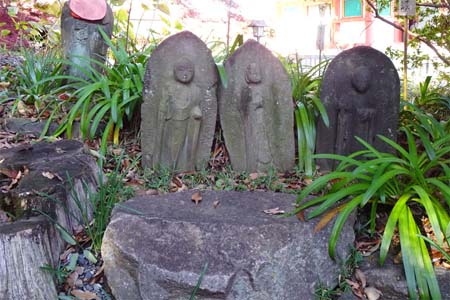 日野市・高幡不動の石仏